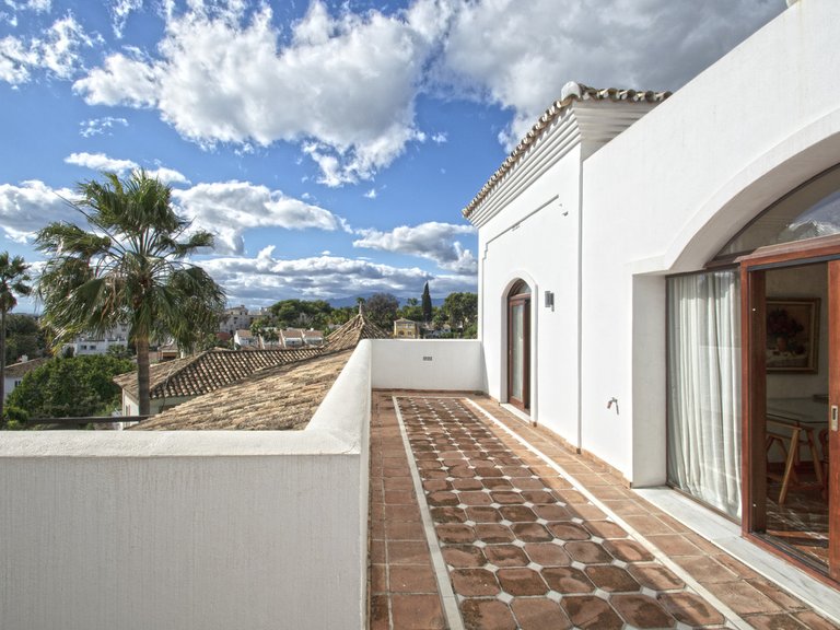 Villa for Sale in Nueva Andalucía, Malaga 24