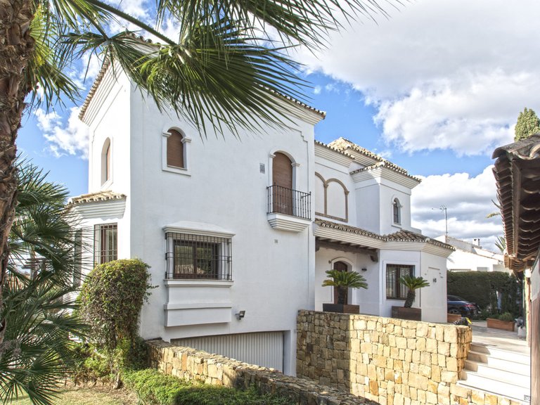 Villa for Sale in Nueva Andalucía, Malaga 34
