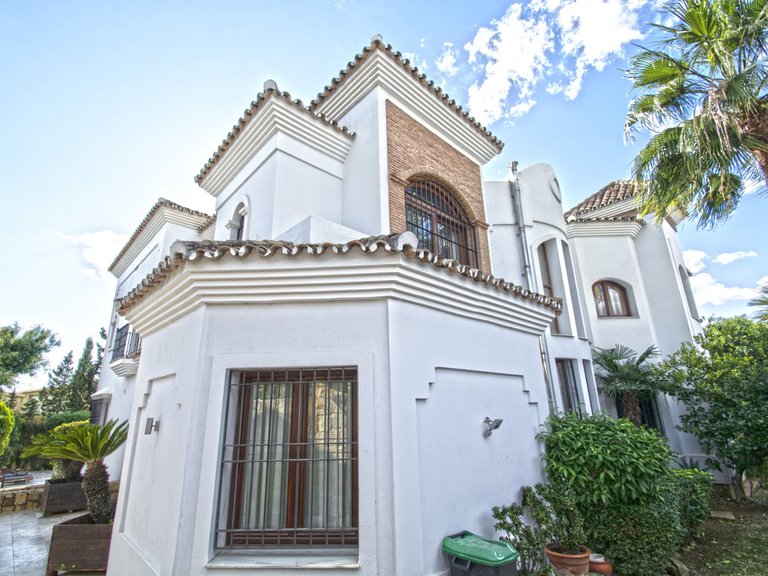 Villa for Sale in Nueva Andalucía, Malaga 35