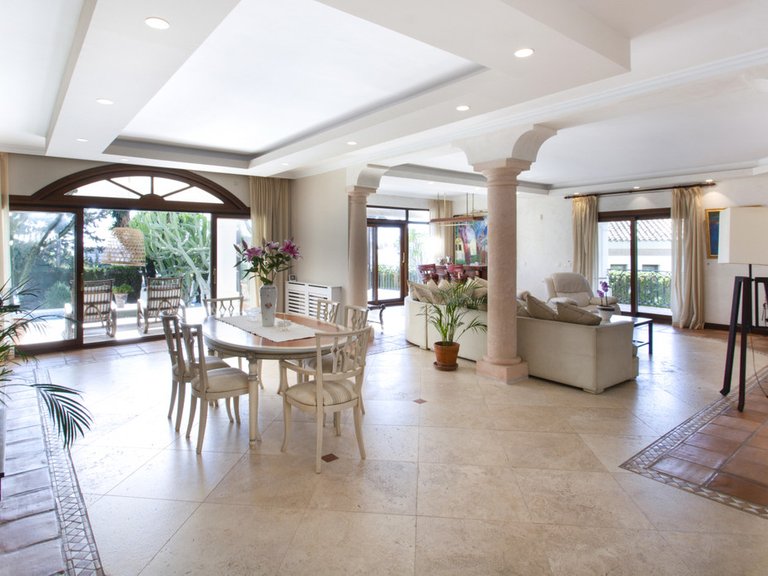 Villa for Sale in Nueva Andalucía, Malaga 4