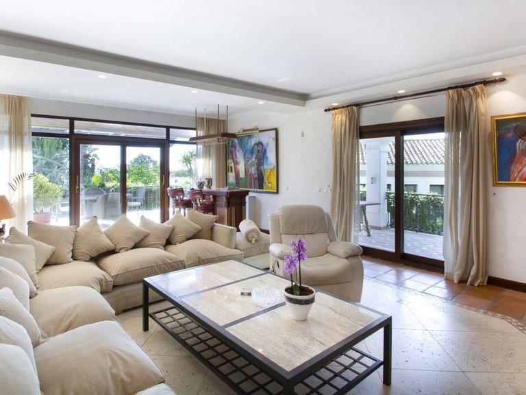 Villa for Sale in Nueva Andalucía, Malaga 5