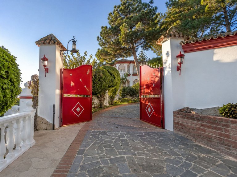 Villa for Sale in Costa del Sol Hacienda Las Chapas, Malaga 19