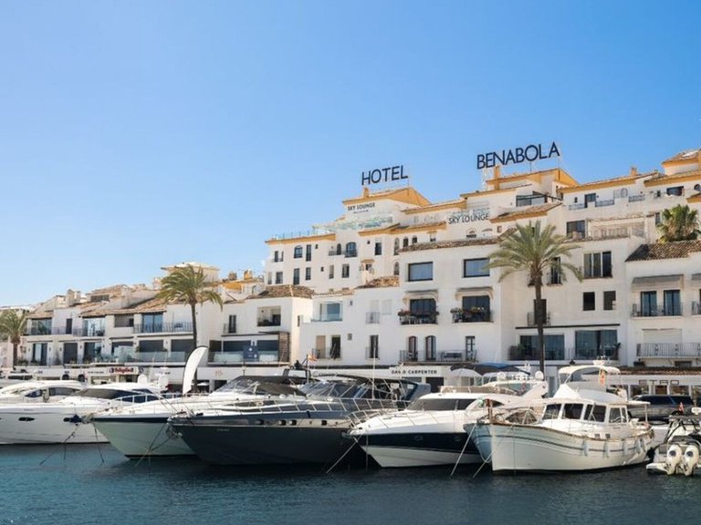 Apartment for Sale in Puerto Banús, Malaga 3