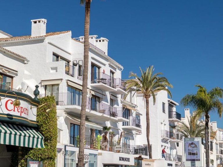 Apartment for Sale in Puerto Banús, Malaga 4