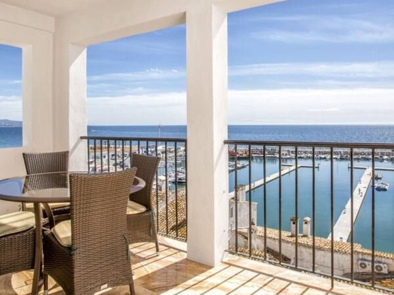 Apartment for Sale in Puerto Banús, Malaga 5