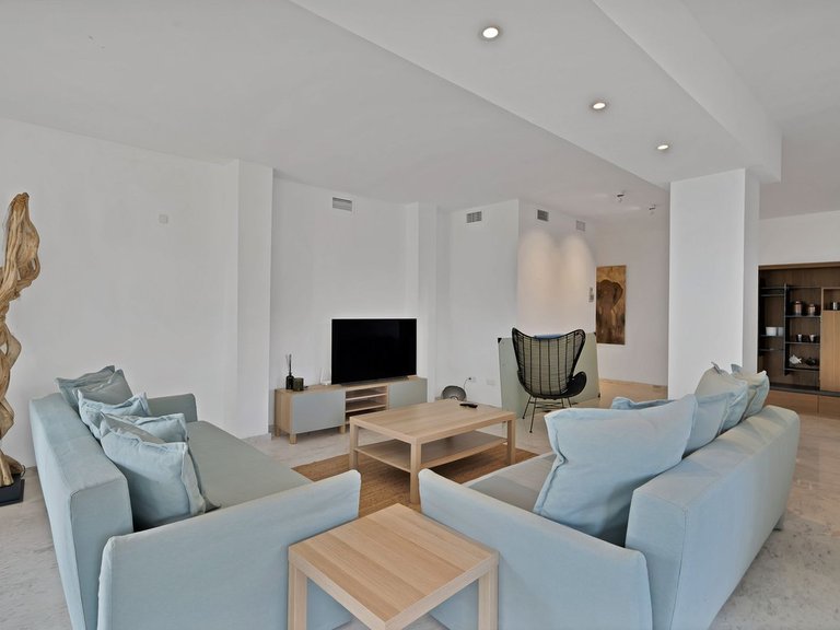 Apartment for Sale in La Mairena, Malaga 1