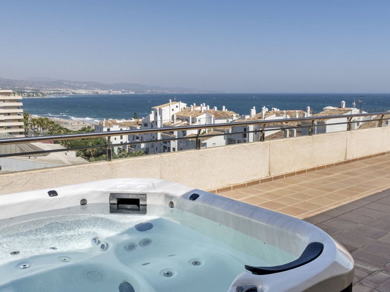 Apartment for Sale in Puerto Banús, Malaga 1