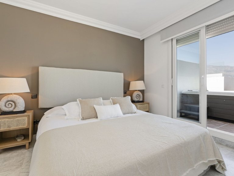 Apartment for Sale in Puerto Banús, Malaga 12