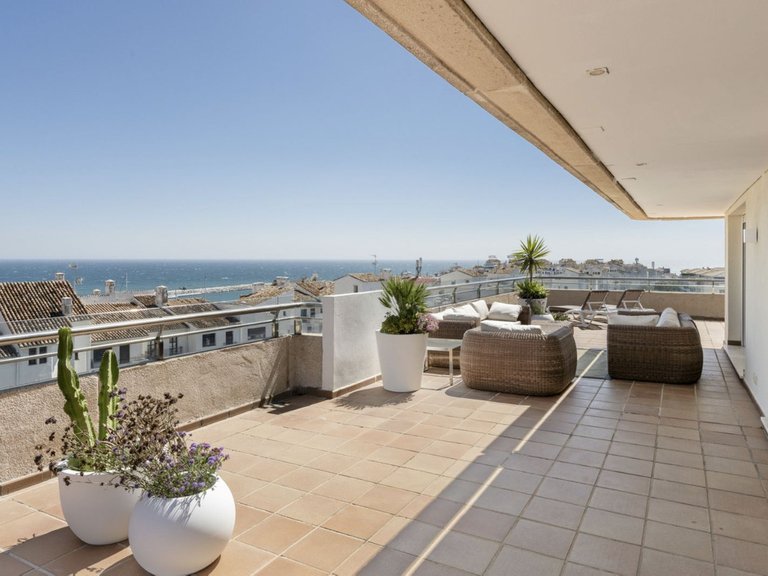 Apartment for Sale in Puerto Banús, Malaga 2