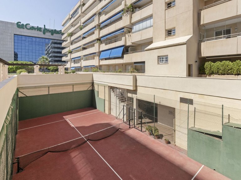 Apartment for Sale in Puerto Banús, Malaga 35