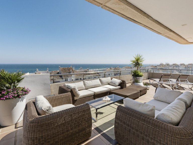 Apartment for Sale in Puerto Banús, Malaga 4