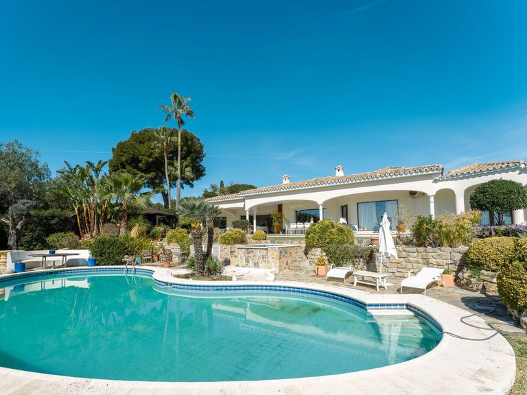 Villa for Sale in Benahavís, Malaga 1