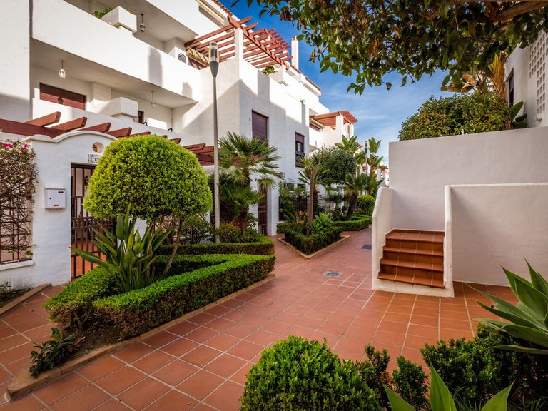 Apartment for Sale in Nueva Andalucía, Malaga 21