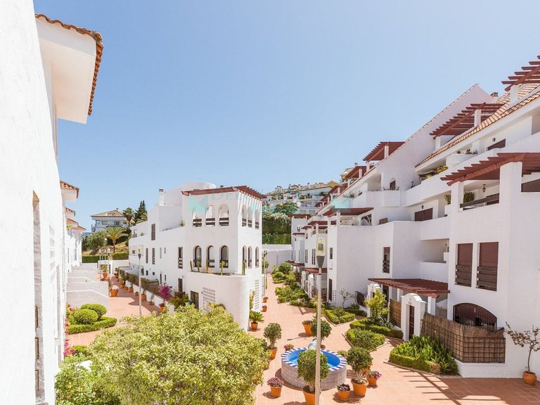 Apartment for Sale in Nueva Andalucía, Malaga 24