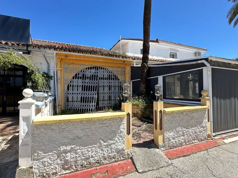 Commercial for Sale in El Paraiso, Malaga 2