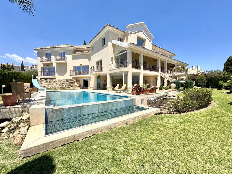 Villa for Sale in Mijas Golf, Malaga 1