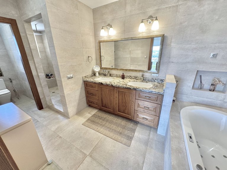 Villa for Sale in Mijas Golf, Malaga 19