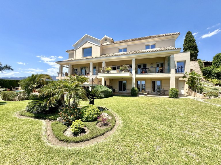 Villa for Sale in Mijas Golf, Malaga 4