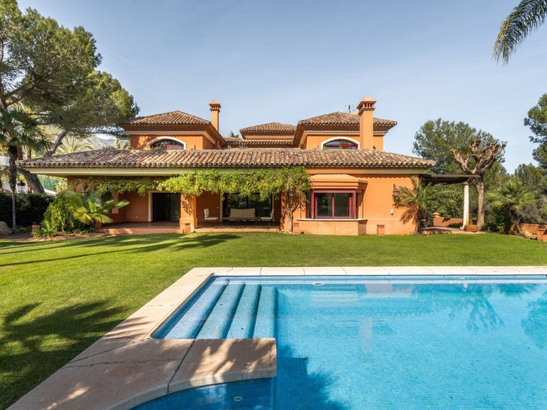 Villa for Sale in Marbella, Malaga 3