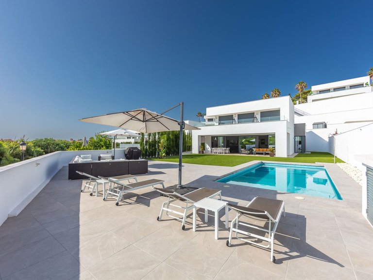 Villa for Sale in La Duquesa, Malaga 1