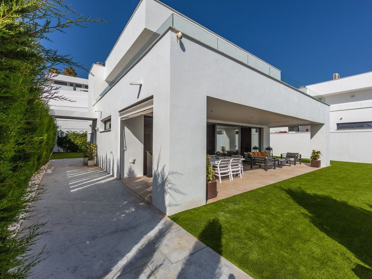 Villa for Sale in La Duquesa, Malaga 16