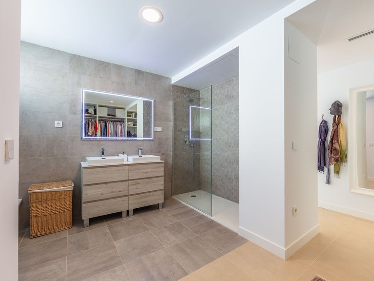 Villa for Sale in La Duquesa, Malaga 48