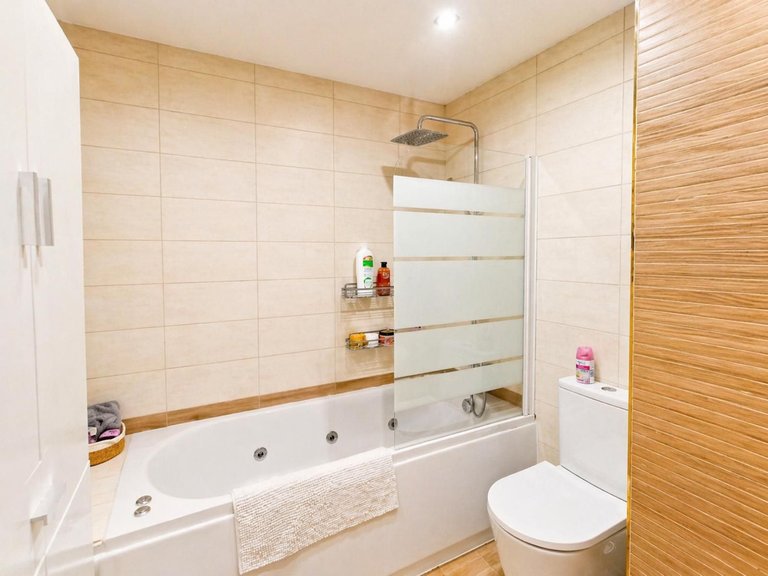 Apartment for Sale in Benalmadena Costa, Malaga 16