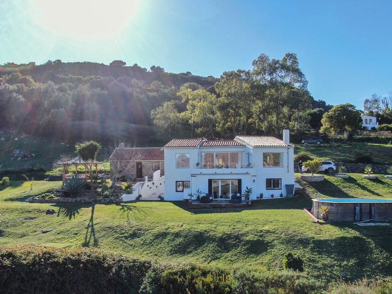 Villa for Sale in Casares, Malaga 1