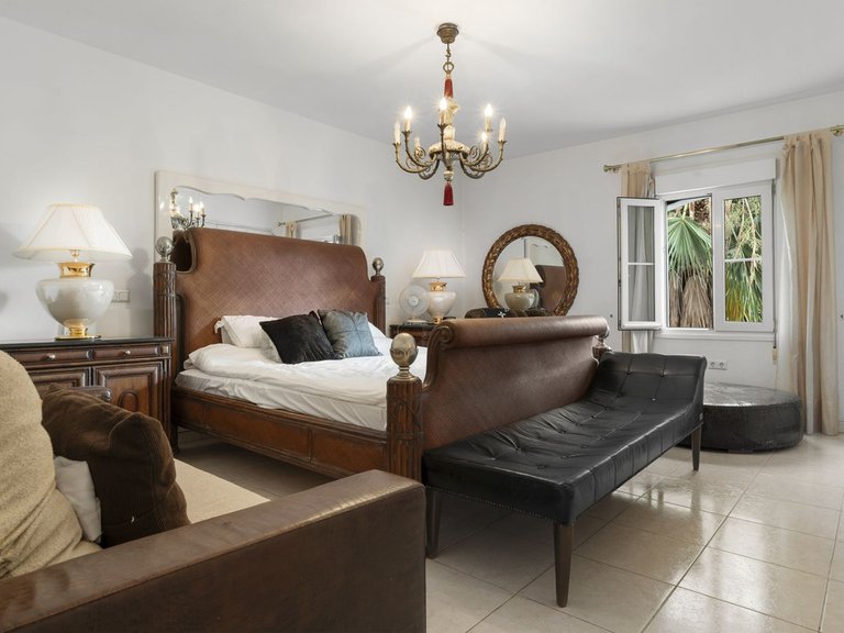 Apartment for Sale in Puerto Banús, Malaga 14
