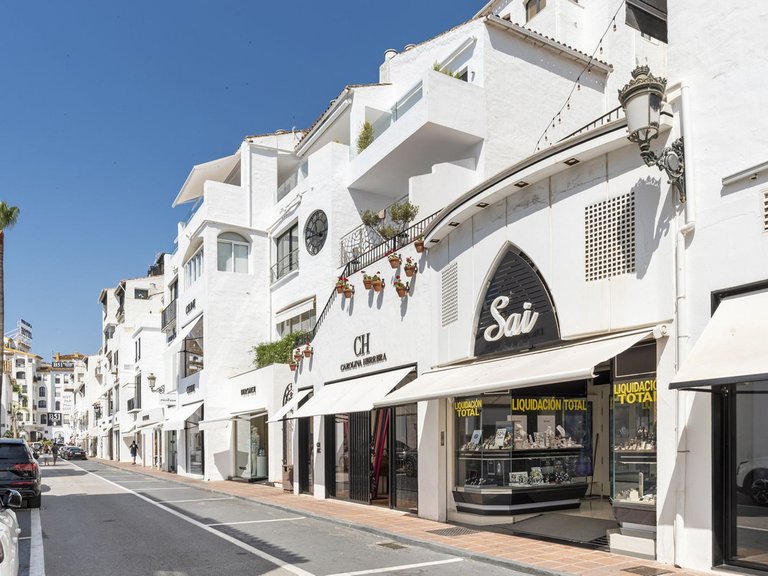 Apartment for Sale in Puerto Banús, Malaga 19
