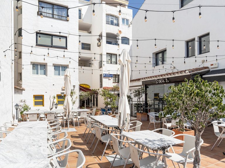 Apartment for Sale in Puerto Banús, Malaga 2
