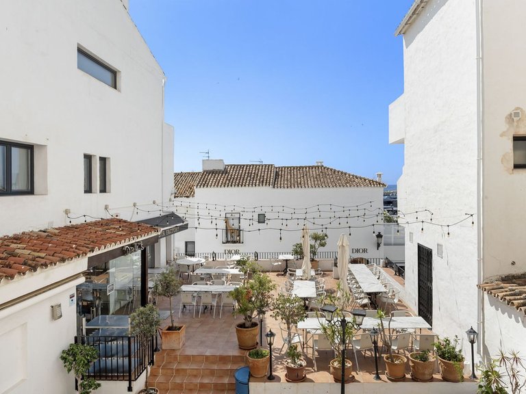 Apartment for Sale in Puerto Banús, Malaga 3