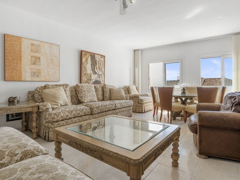 Apartment for Sale in Puerto Banús, Malaga 4