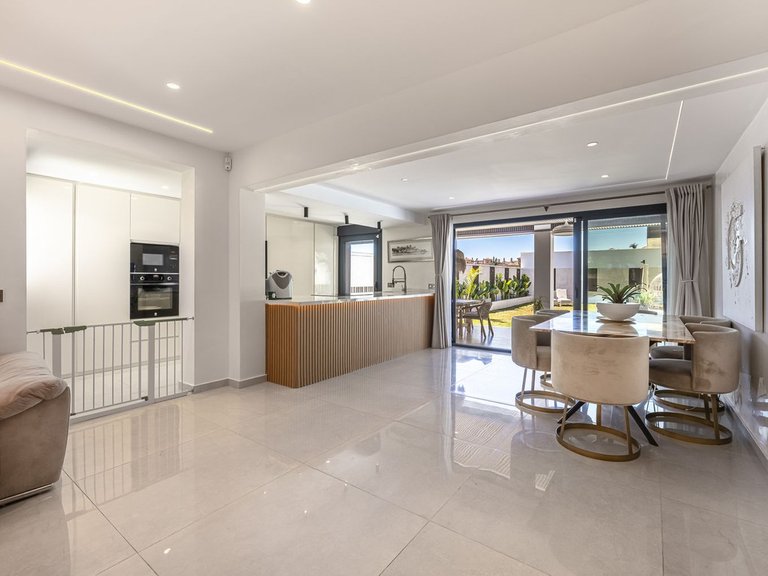 Villa for Sale in New Golden Mile, Malaga 12