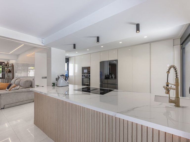 Villa for Sale in New Golden Mile, Malaga 14