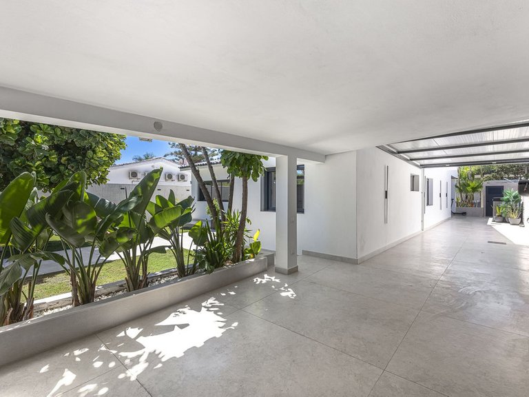 Villa for Sale in New Golden Mile, Malaga 17