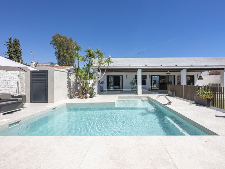 Villa for Sale in New Golden Mile, Malaga 2