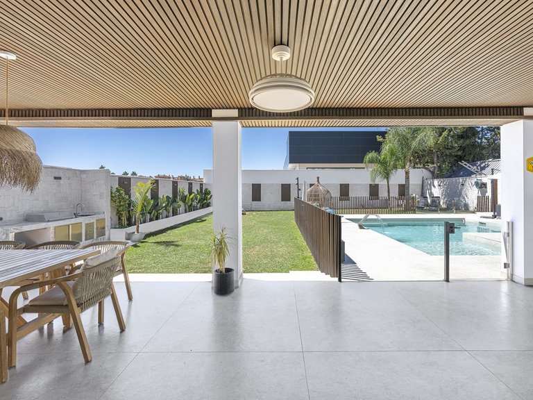 Villa for Sale in New Golden Mile, Malaga 20