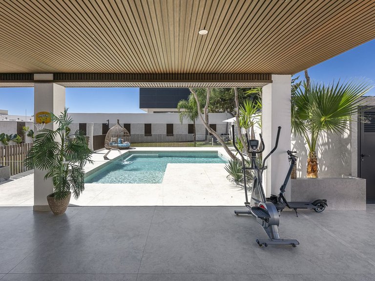 Villa for Sale in New Golden Mile, Malaga 23