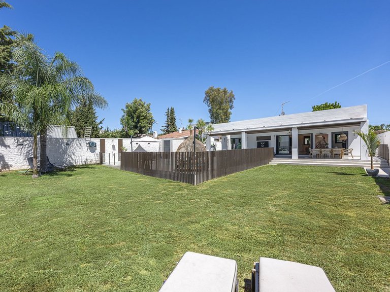 Villa for Sale in New Golden Mile, Malaga 26