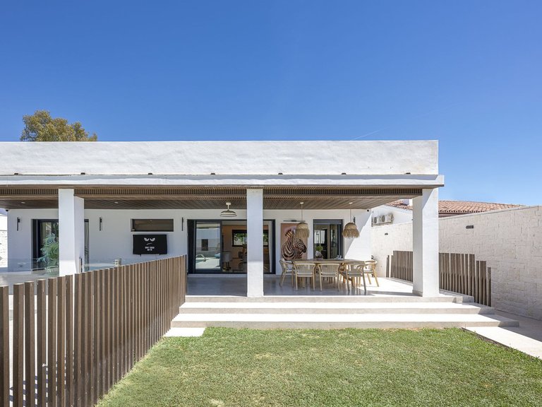 Villa for Sale in New Golden Mile, Malaga 28