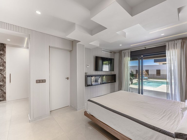 Villa for Sale in New Golden Mile, Malaga 36