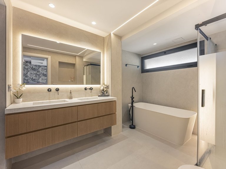 Villa for Sale in New Golden Mile, Malaga 40