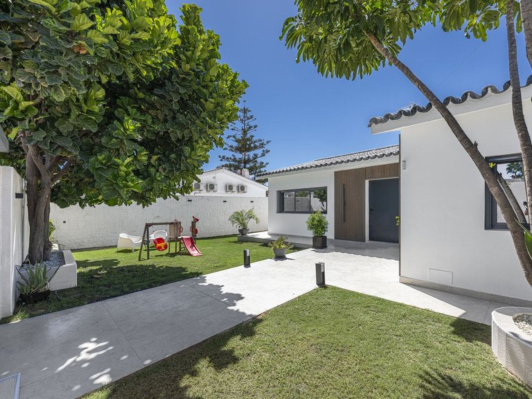 Villa for Sale in New Golden Mile, Malaga 5