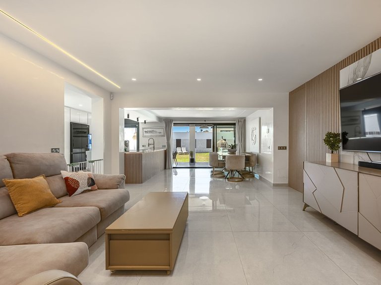 Villa for Sale in New Golden Mile, Malaga 9