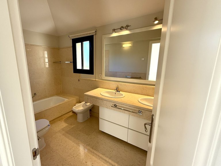 Apartment for Sale in Benahavís, Malaga 14