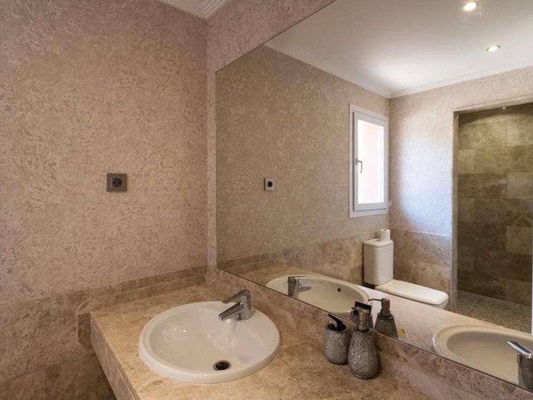 Villa for Sale in Marbella, Malaga 18