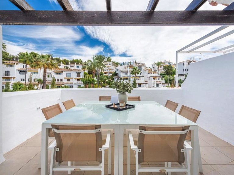 Apartment for Sale in Nueva Andalucía, Malaga 1