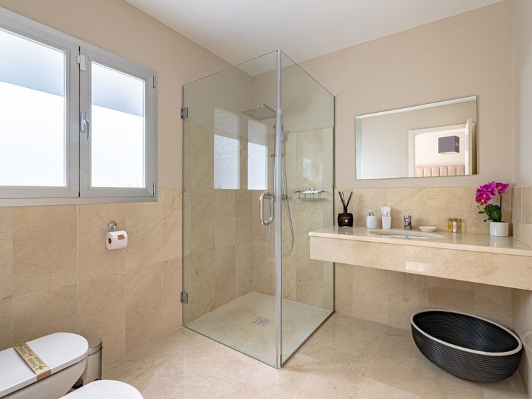 Villa for Sale in Marbella, Malaga 18