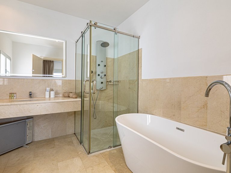 Villa for Sale in Marbella, Malaga 25